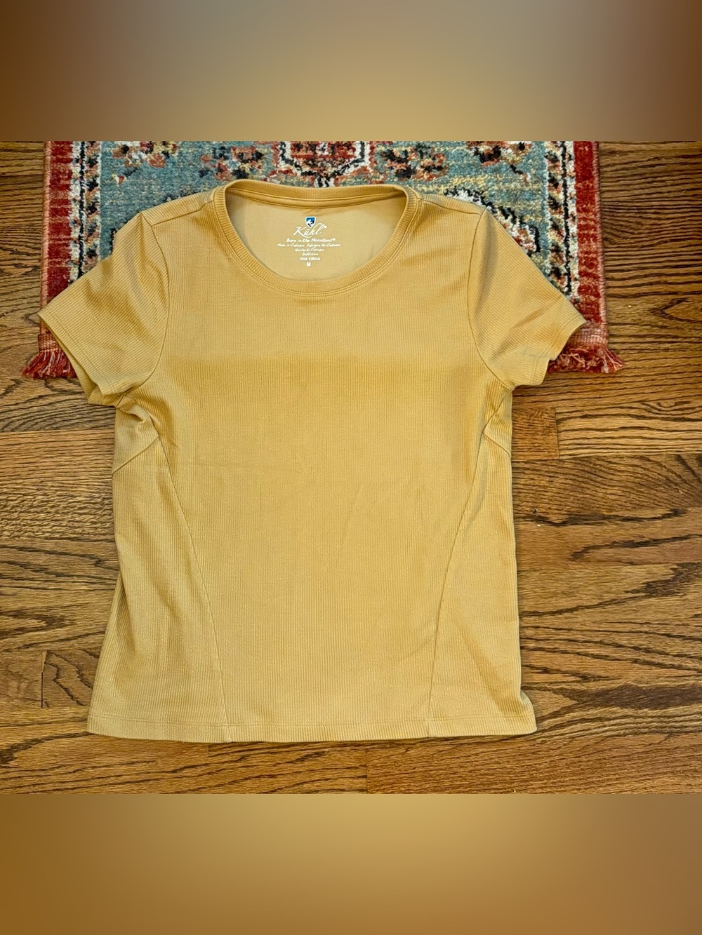 Kuhl women’s remi tee in size medium golden mustard yellow